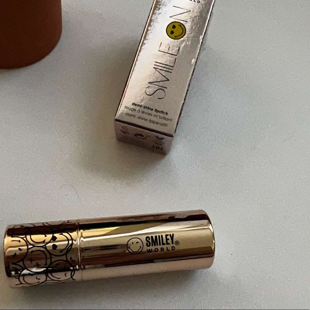Ciate Lipstick Smile On Demi Shine - Picture 3 of 6
